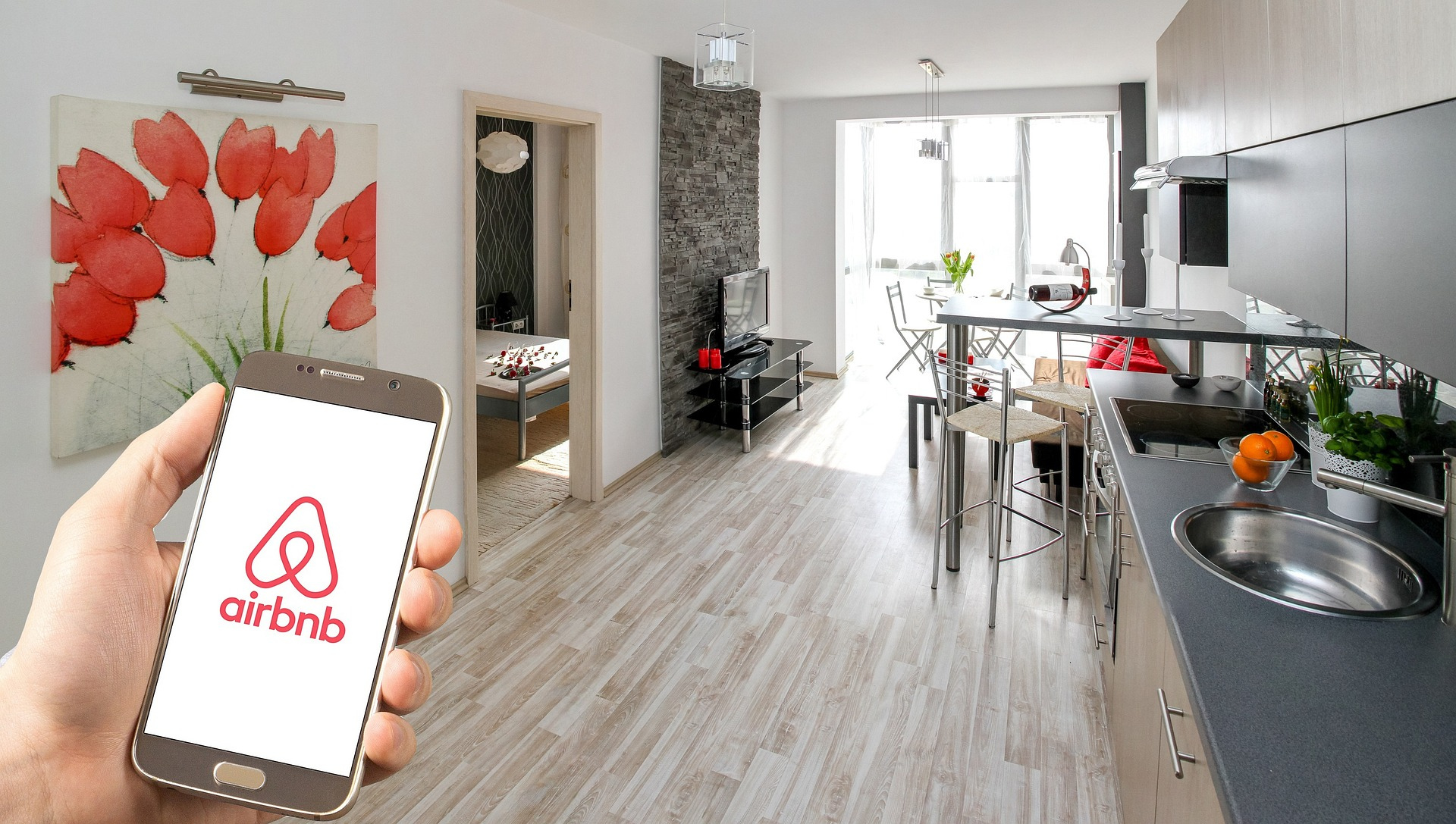 Airbnb: Δικαστική απόφαση βάζει «φρένο» στις βραχυχρόνιες μισθώσεις όταν το προβλέπει ο κανονισμός της πολυκατοικίας